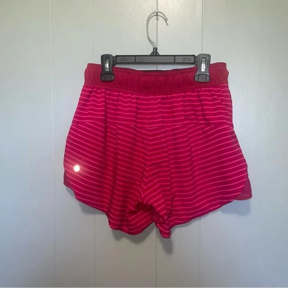 Lululemon Go the Distance Reversible Shorts West2East Stripe Bumble Berry Size 6
